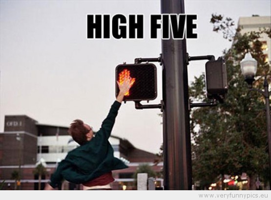 funny-picture-high-five-motorcykle-an-stop-light-555x410